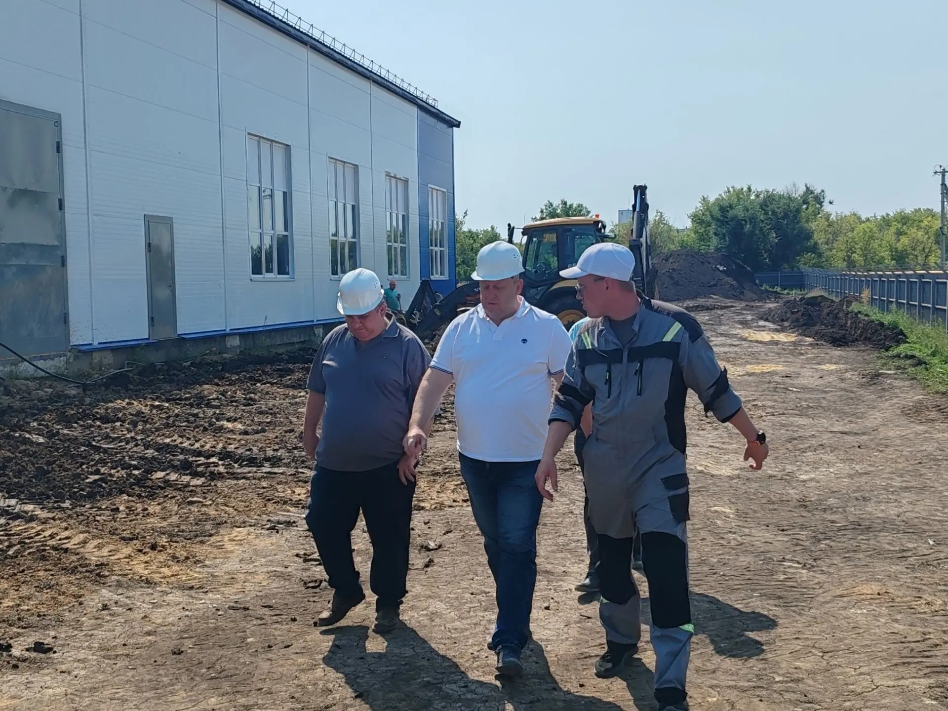 На объекте реконструкции подземного водозабора прошло совещание с участием министра строительства и ЖКХ Саратовской области.